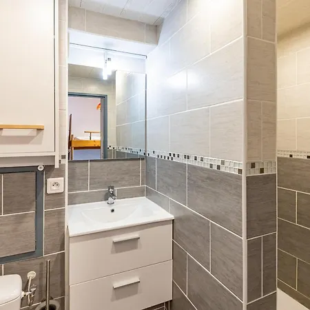 Moderne 4 Pers, Proche Commerces Et Pistes, - Fr-1-807-46 Apartment *